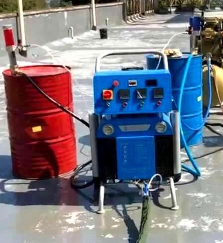 Q5200小型喷涂料机屋顶防水施工案例